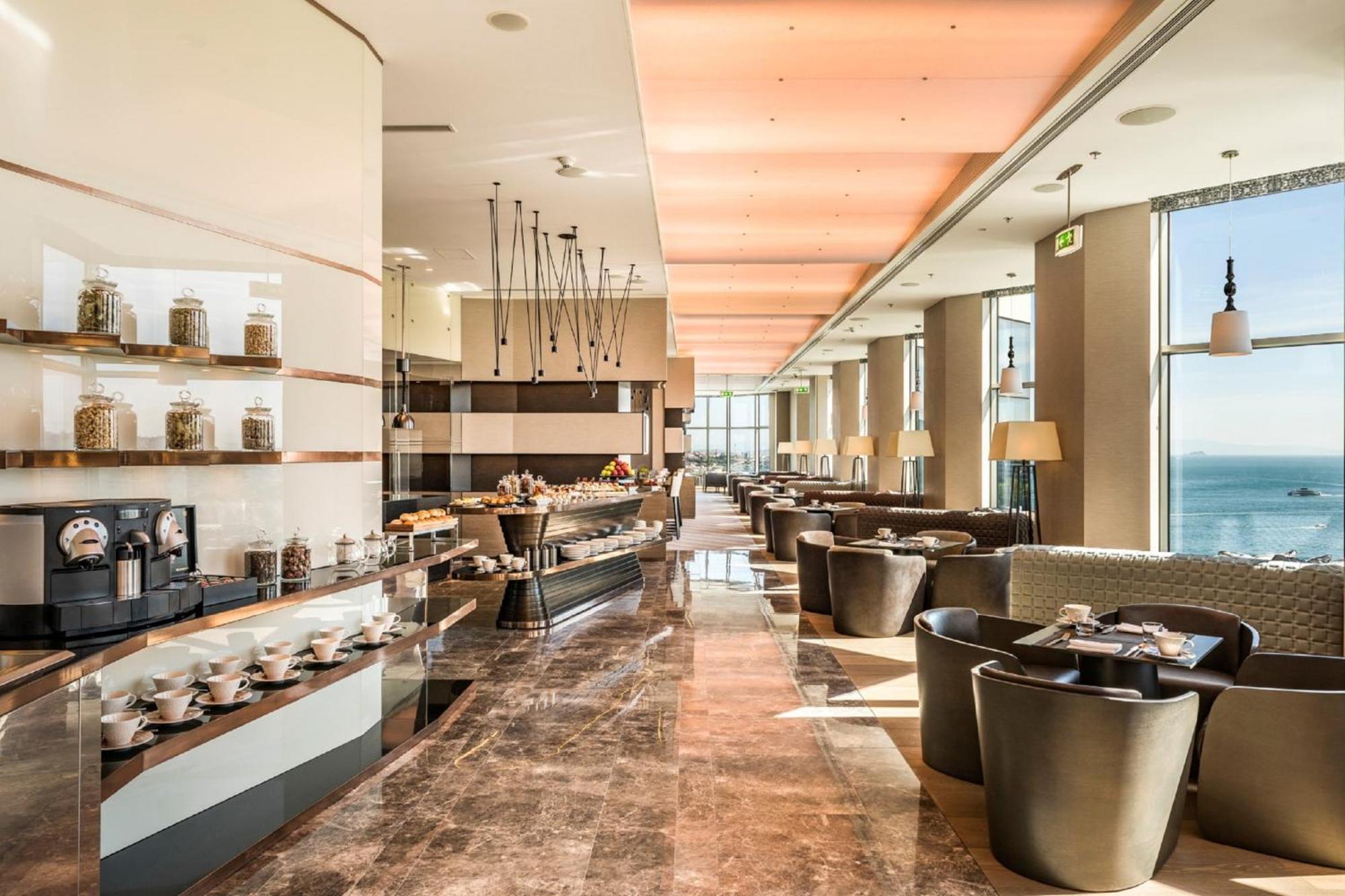 Swissotel The Bosphorus Istanbul Luaran gambar The Club Lounge at the Conrad Dubai